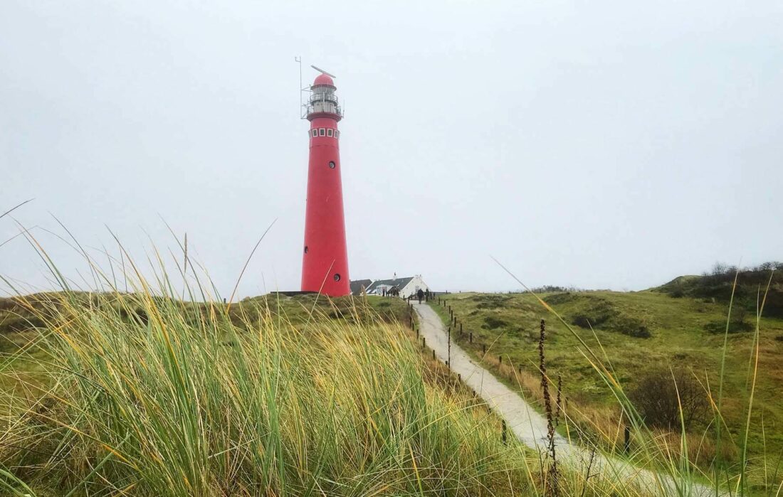De rode vuurtoren van Schiermonnikoog